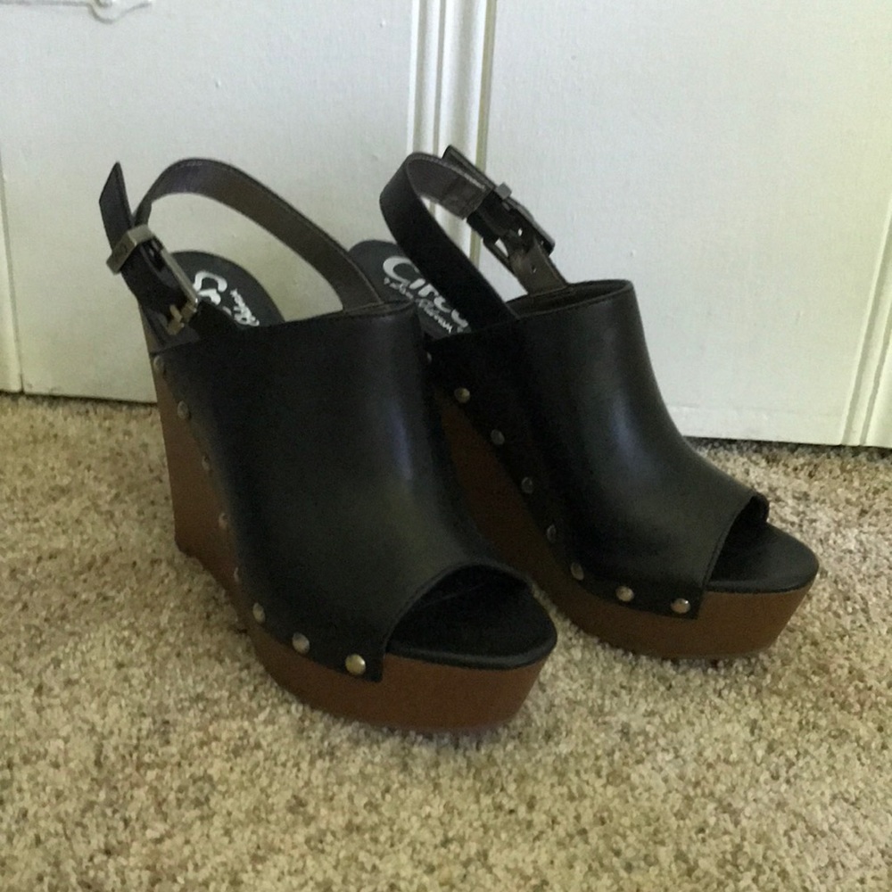 Platform black shoes